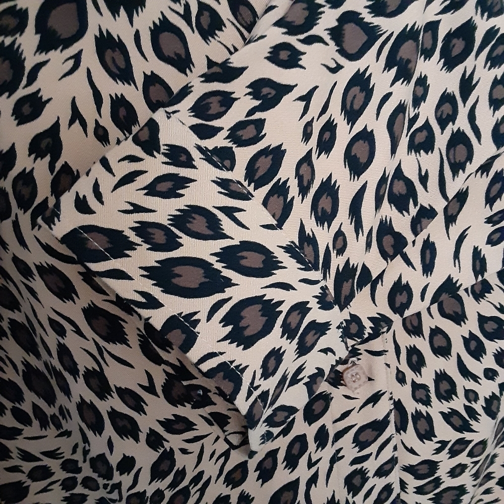 22W Sag Harbor animal print button down blouse - Picture 5 of 6